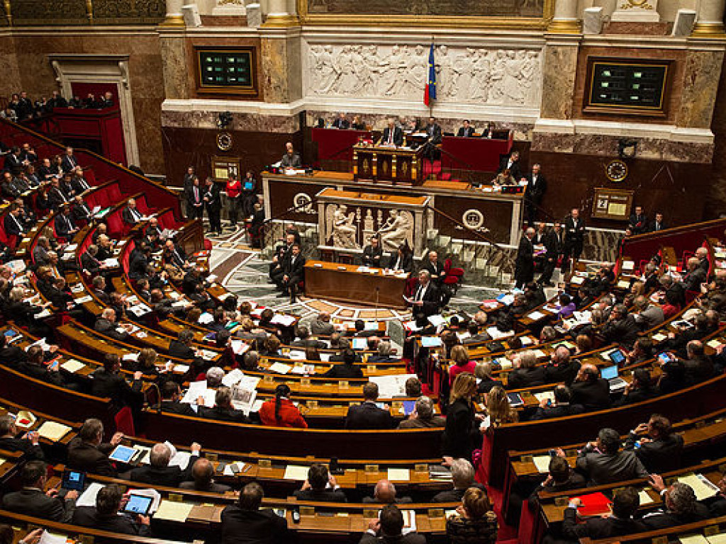 Депутатов парламента Франции впервые обязали объяснять свои расходы из бюджета