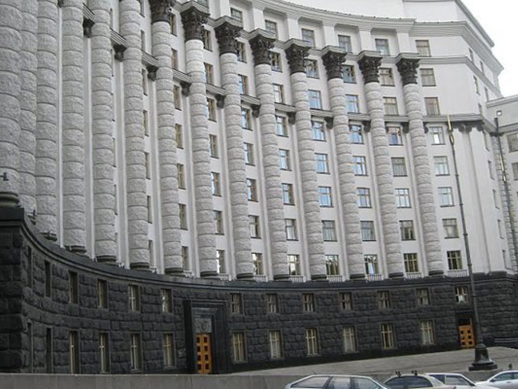 Кабмин купит ковров и ковролина на 1,2 миллиона гривен