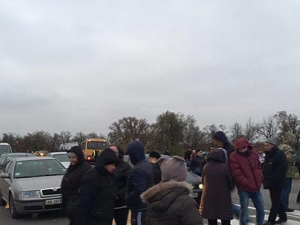 В Днепропетровской области активисты перекрыли трассу «Кривой Рог – Кропивницкий» (ФОТО)