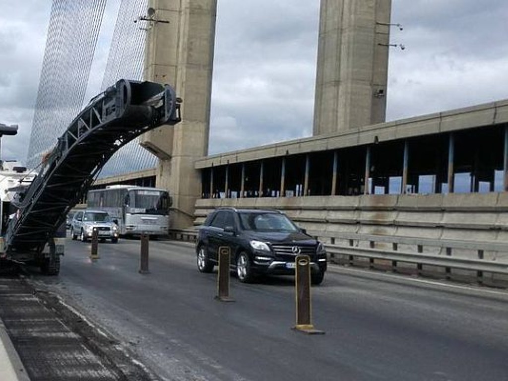 Сегодня в Киеве частично ограничат движение по Южному и Московскому мостам