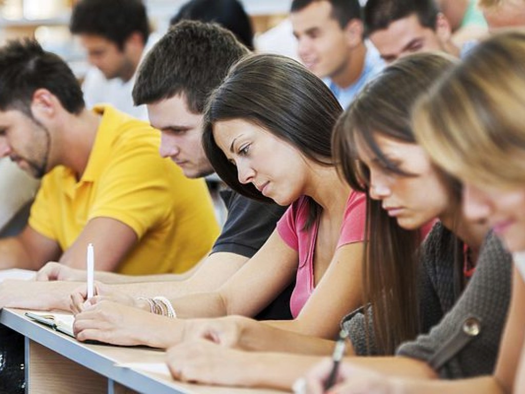 В Кабмине пообещали повышение стипендий студентам с 1 ноября на 18%