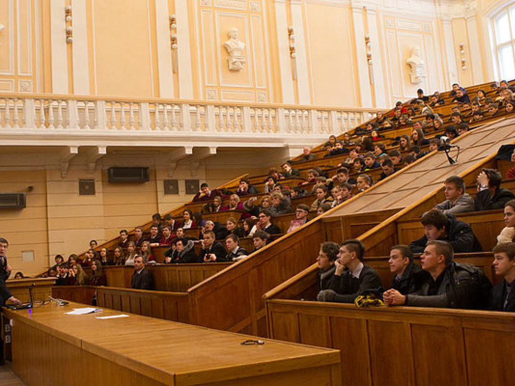 Затраты на высшее образование в Украине постоянно сокращают – политолог