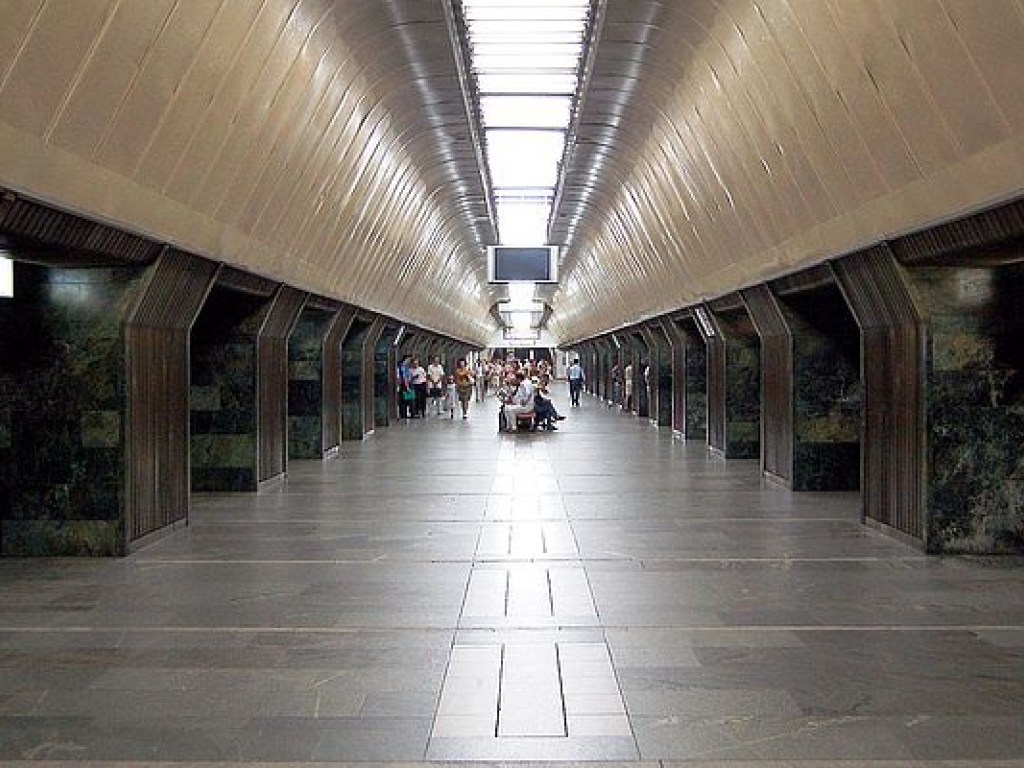 В Киеве из-за сообщения о минировании закрыта станция метро «Дворец спорта»