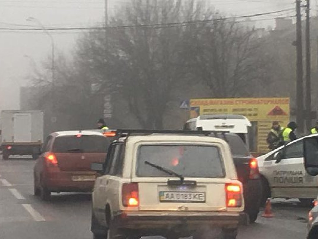 На въездах в Киев полиция усиленно проверяет авто (ФОТО)