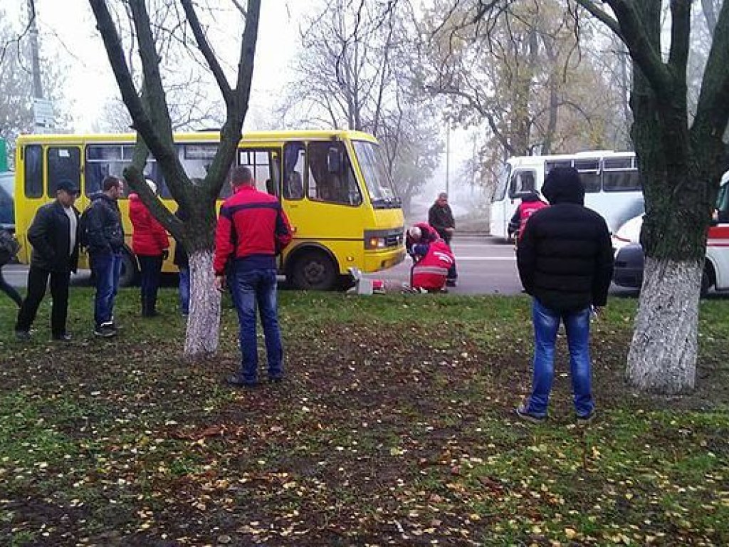 Под Киевом маршрутка сбила пешехода-нарушителя (ФОТО)