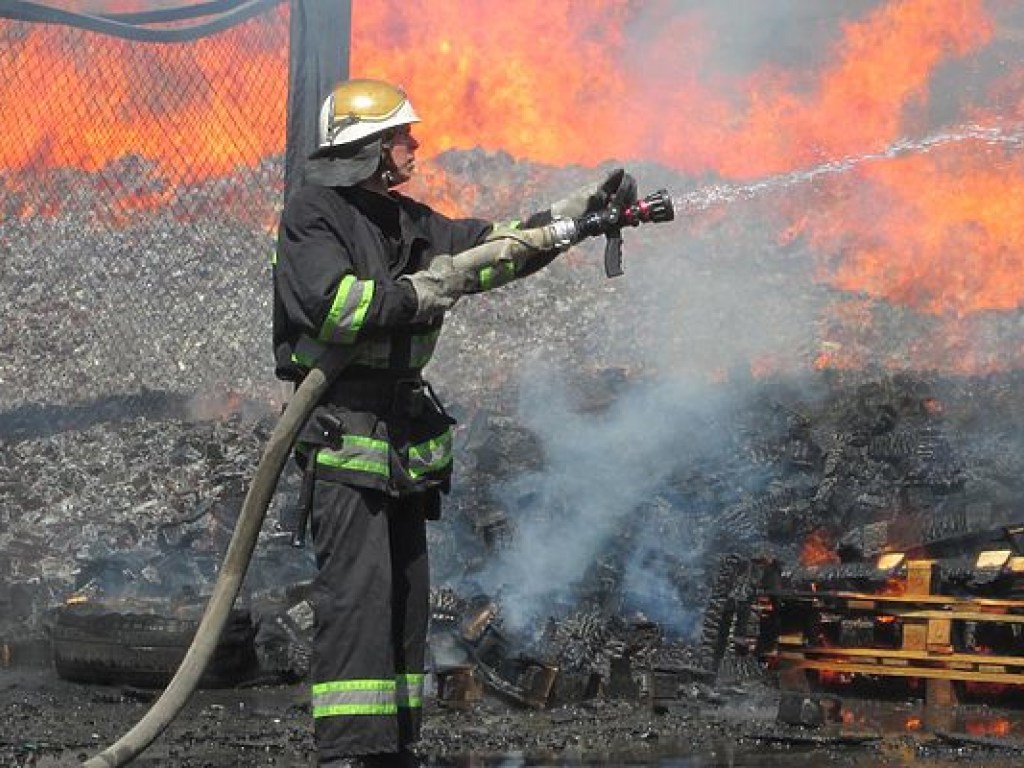 В Одессе горит промышленный микрорайон (ФОТО)