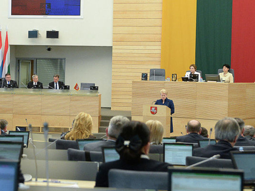 Сейм Литвы осудил позицию Венгрии по украинскому закону об образовании