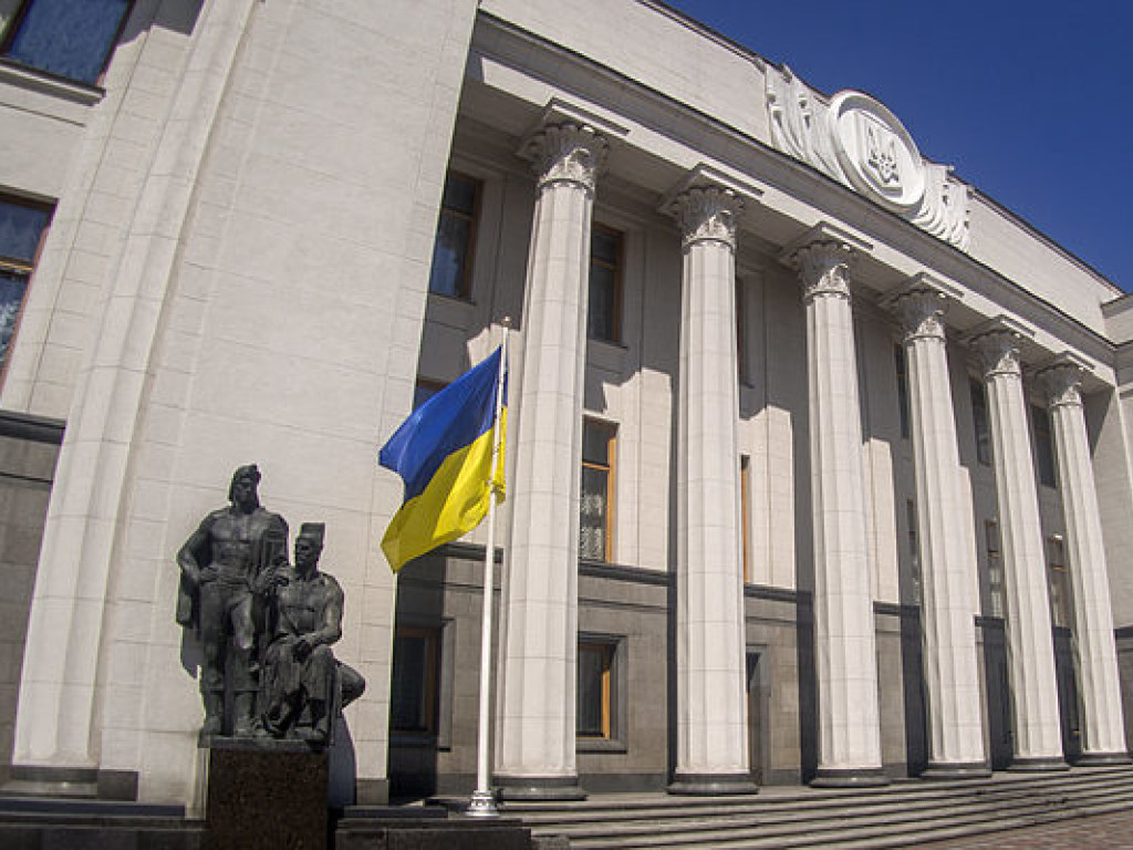 Рада не смогла отозвать депутатский законопроект об Антикоррупционном суде