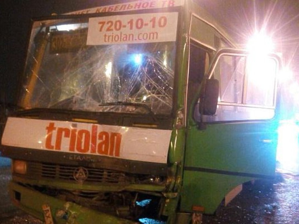 В Харькове столкнулись две маршрутки, пострадали 10 человек (ФОТО)