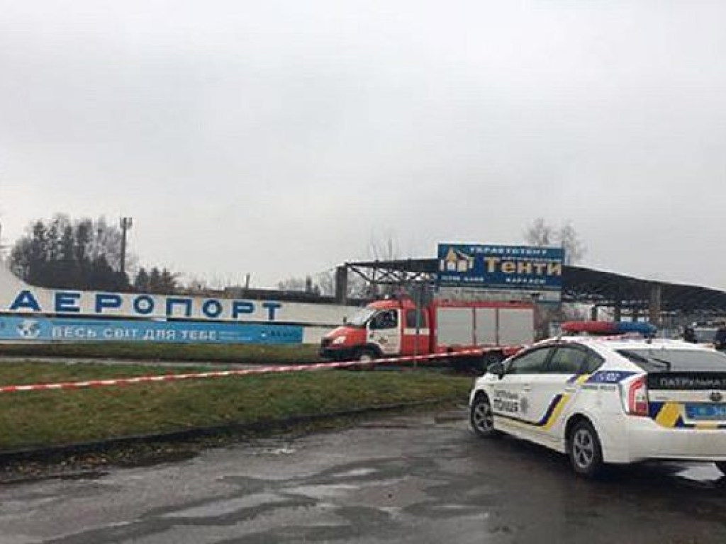 Полицейские проверяют информацию о заминированном автомобиле у Ровенского аэропорта (ФОТО)