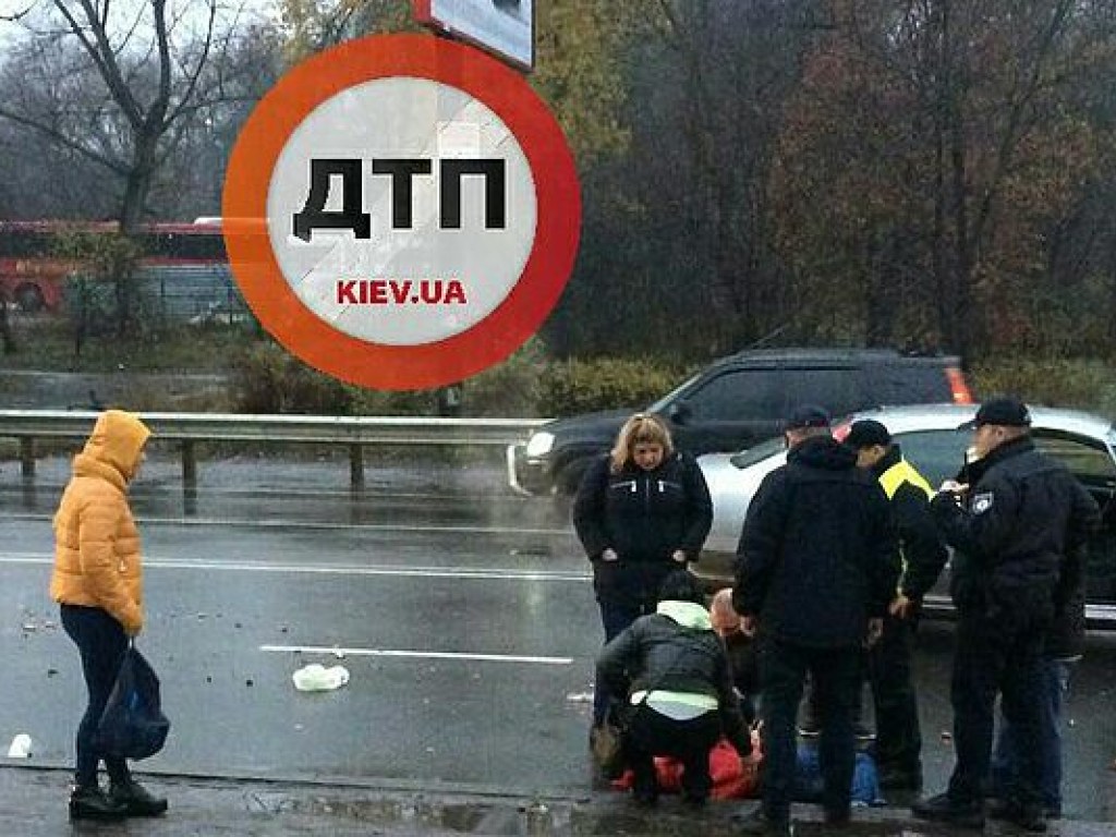 На столичной площади Шевченко Skoda сбила женщину (ФОТО)