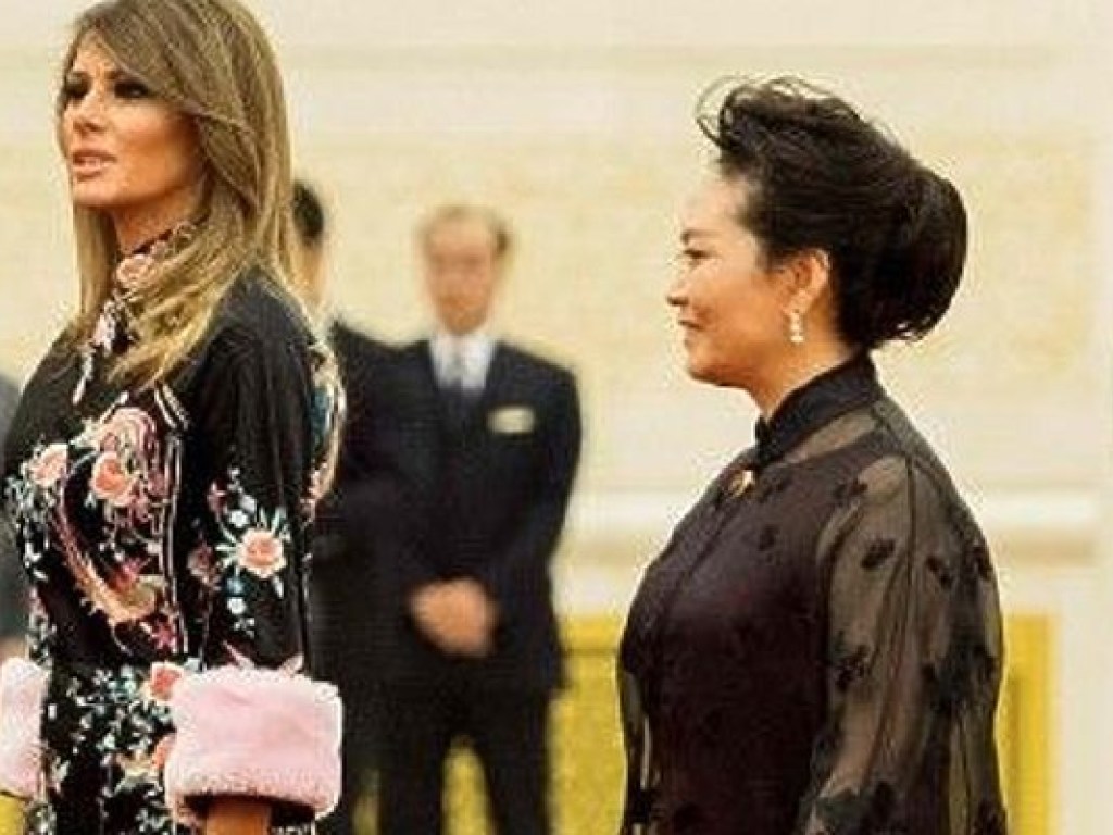 Мелания Трамп и актриса Марго Робби посетили премьеру фильма в одинаковых платьях (ФОТО)