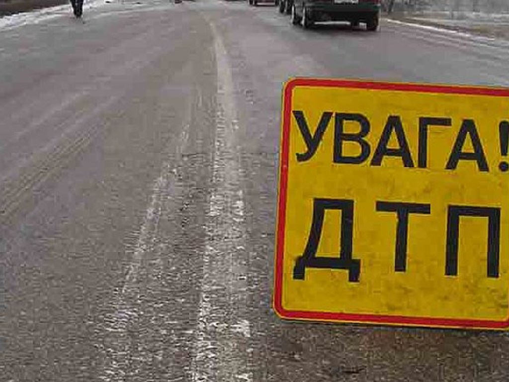 В Киеве столкнулись Mitsubishi и Mazda, за рулем был чиновник МРЭО – СМИ (ФОТО)