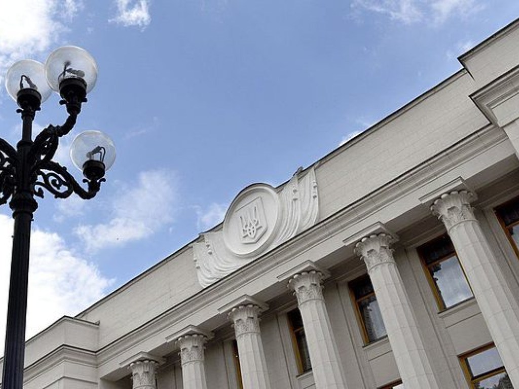 Эксперт: В Украине начала разрушаться система парламентаризма