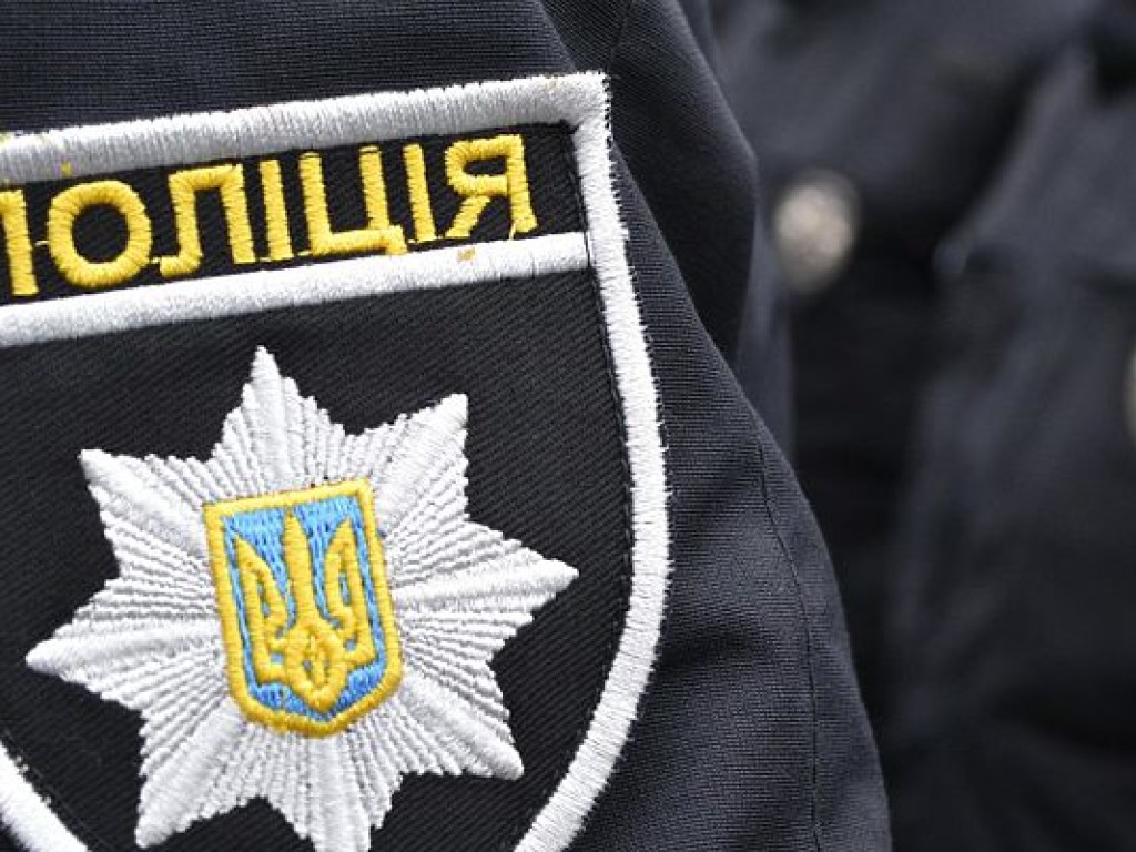 Появилось видео инцидента  нападения и кражи в Киеве в автомбильном салоне сумки со 100 тысячами долларов