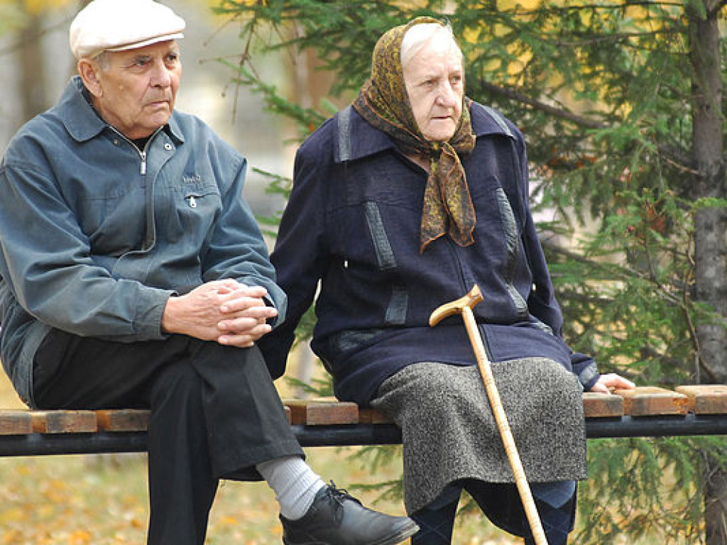 Очередное повышение минимальной зарплаты сильно «ударит» по украинским пенсионерам – экономист