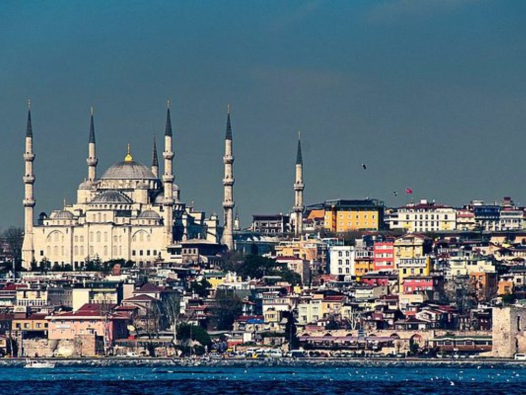 Власти Турции объявили о введении комендантского часа