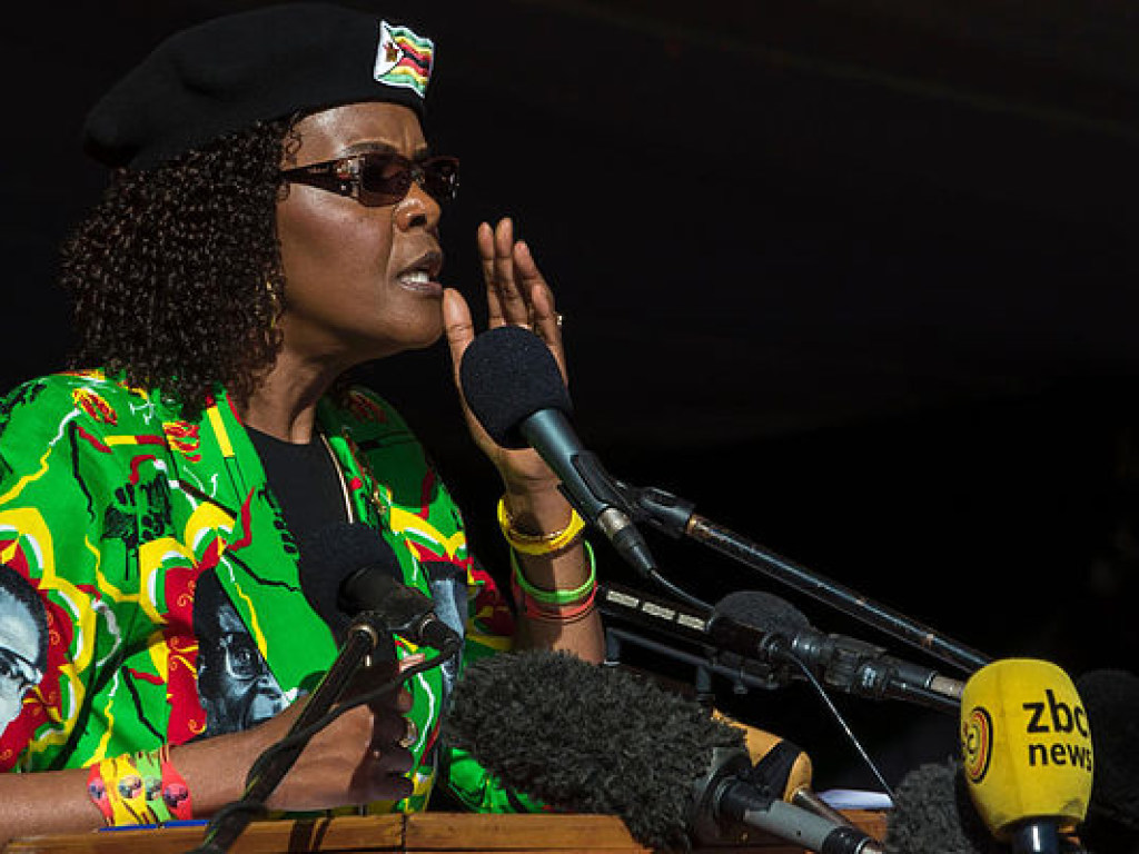 Первая леди Зимбабве покинула страну