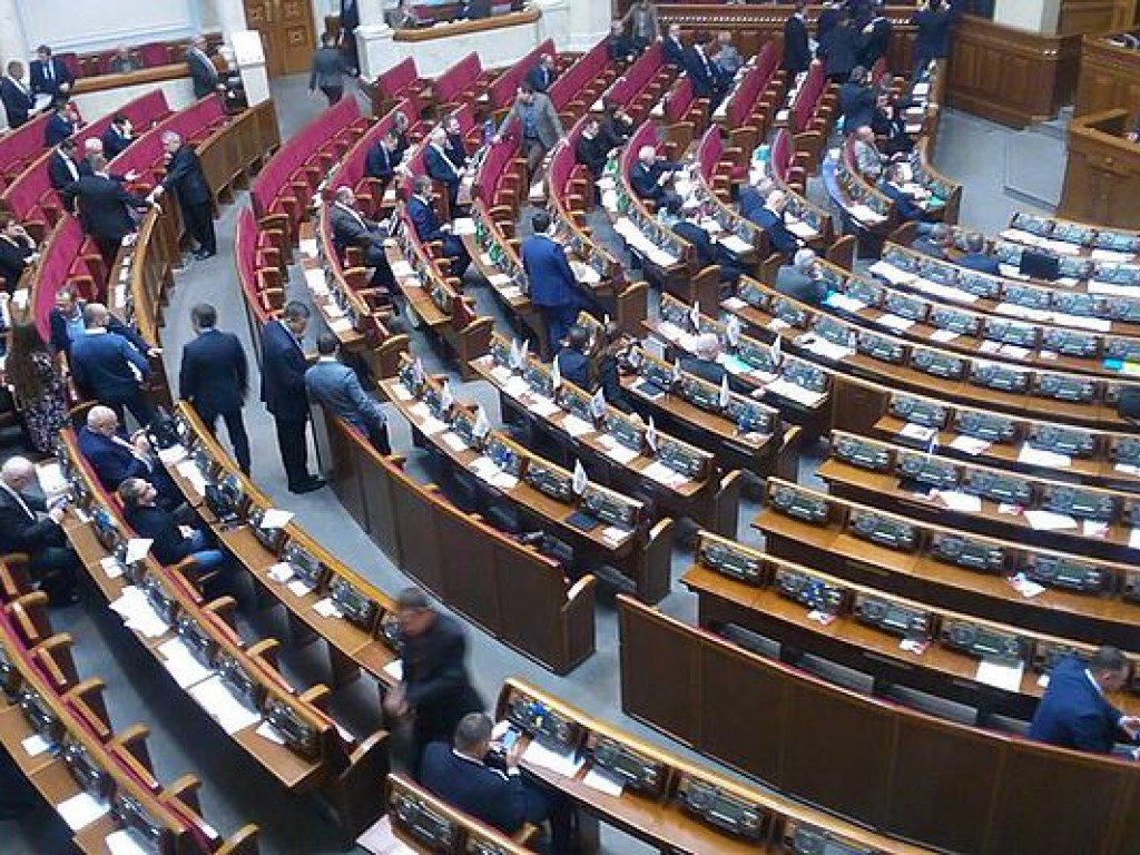 В сессионном зале Рады присутствует не более 100 депутатов (ФОТО)
