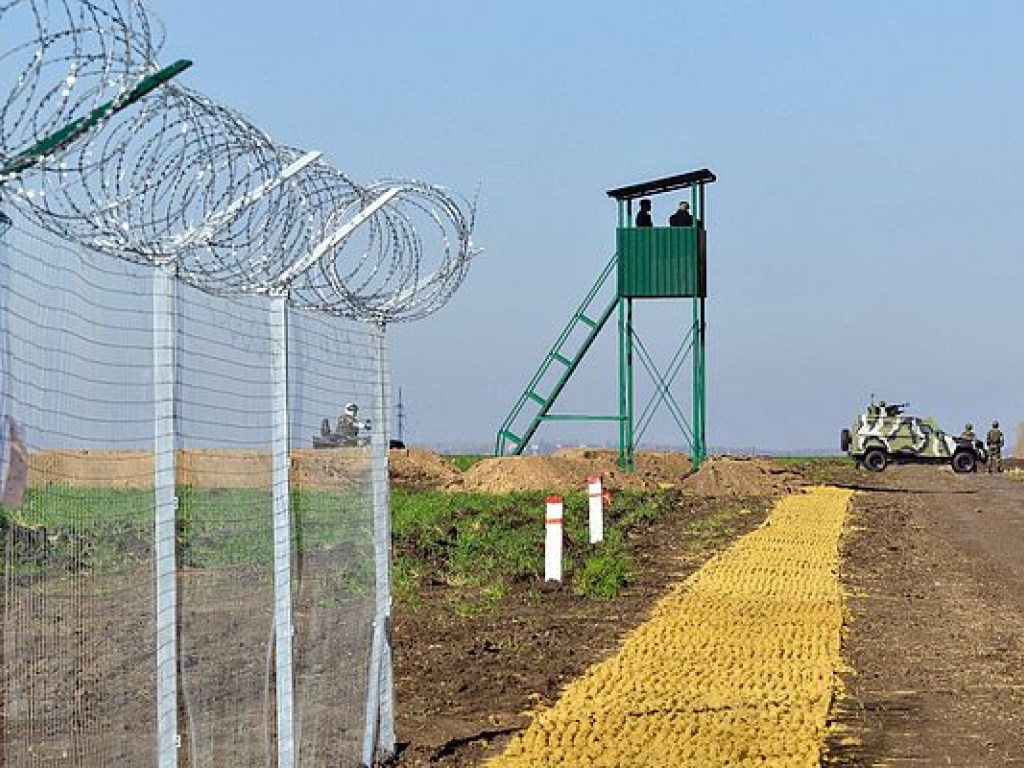 Россия до 2018 года намерена возвести заграждение на границе Крыма с Украиной