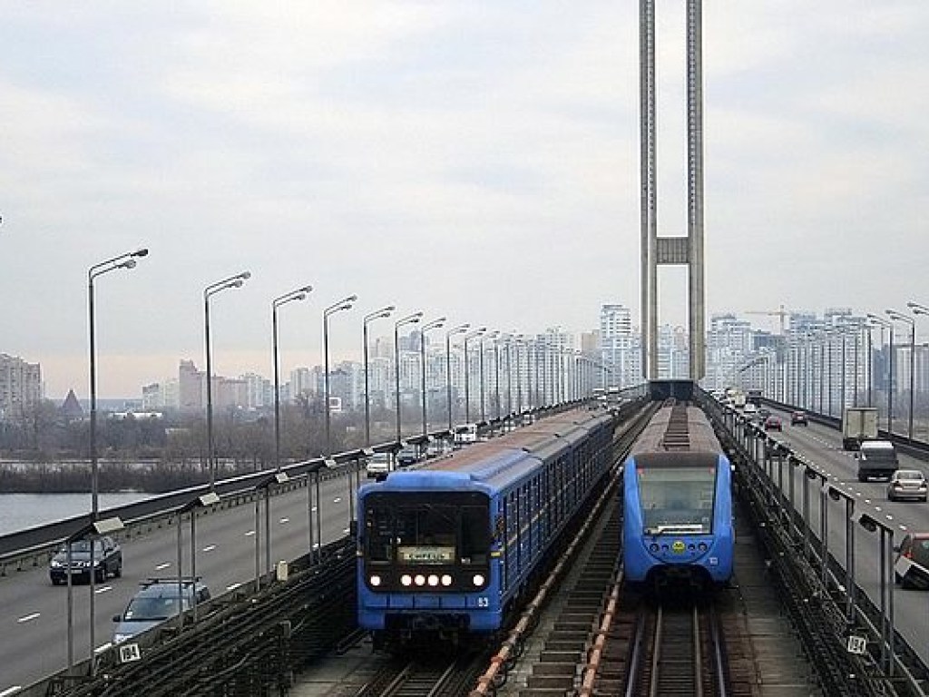 На Южном и Московском мостах 17 ноября частично ограничат движение транспорта