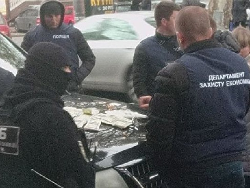 В Одессе полицейского задержали на взятке в 70 тысяч долларов (ФОТО, ВИДЕО)