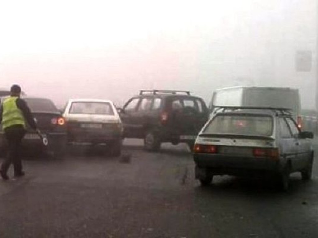 На Днепропетровщине из-за тумана произошло масштабное ДТП с участием автобуса и девяти автомобилей (ФОТО, ВИДЕО)