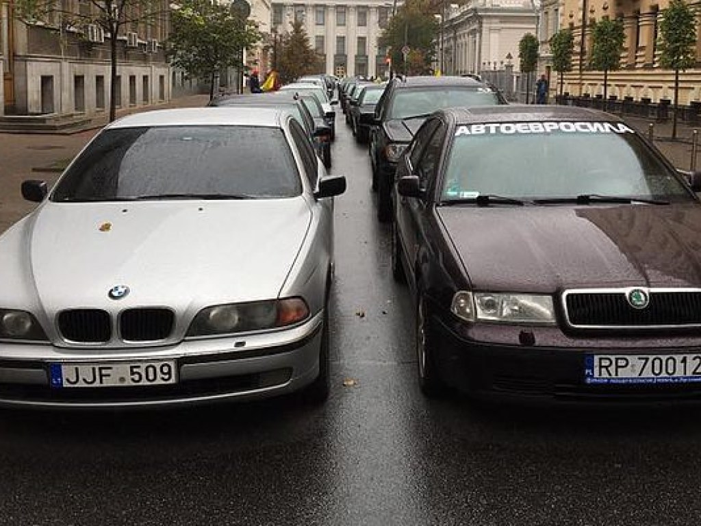 В Киеве банда срывала еврономера с автомобилей (ФОТО)