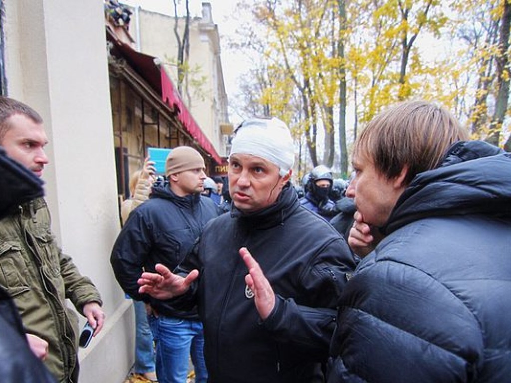 Митинг в Одессе перерос в потасовку, травму головы получил главный полицейский города (ФОТО, ВИДЕО)