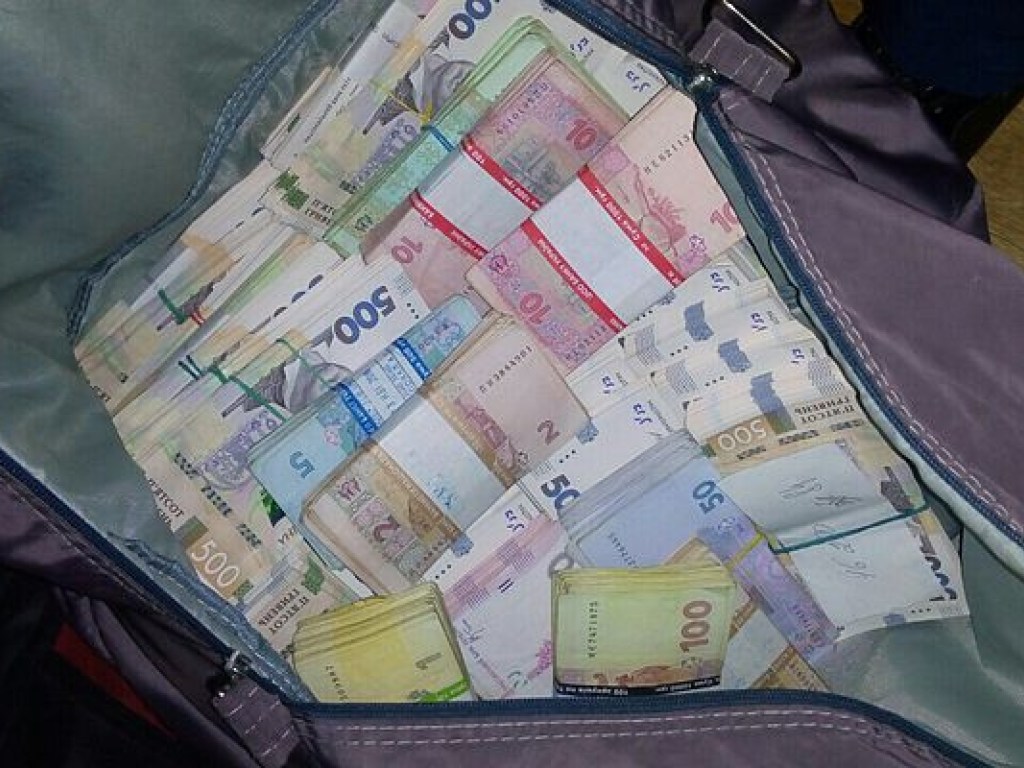 В Запорожье из автомобиля украли полмиллиона гривен