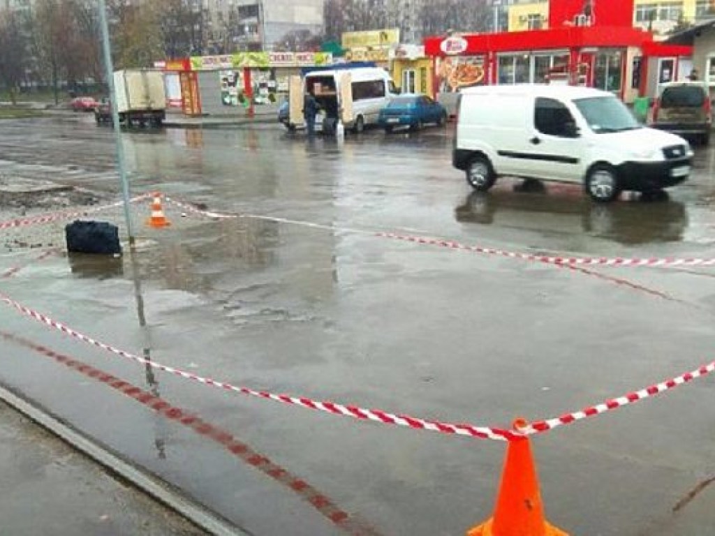 В Харькове перекрыли движение трамваев из-за подозрительной сумки на улице (ФОТО)