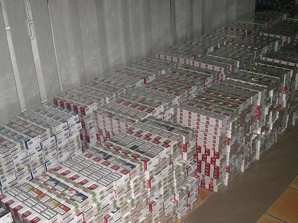 На границе с Венгрией остановили фургон с контрабандными сигаретами на 17 тысяч долларов (ФОТО)