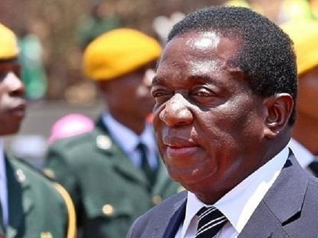 Новый президент Зимбабве принес присягу перед народом