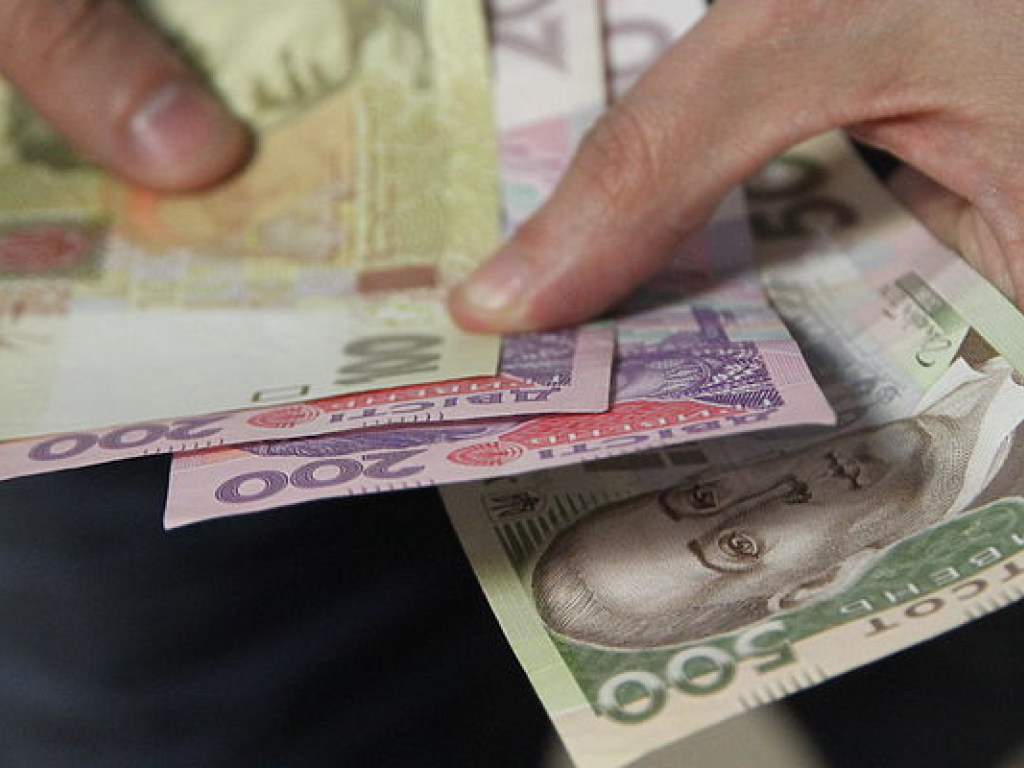 Фактически украинцы получают официальную зарплату меньше «минималки» 3200 гривен &#8212; эксперт