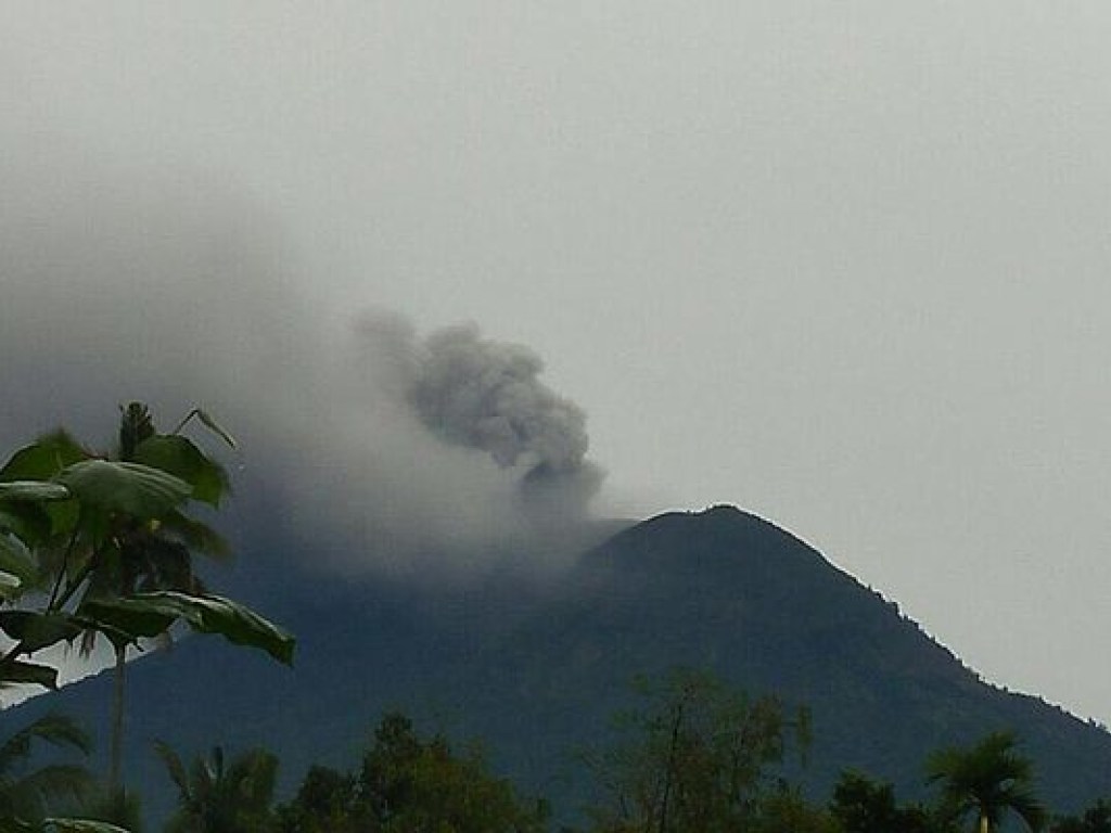 На Бали началось извержение вулкана Агунг (ФОТО, ВИДЕО)