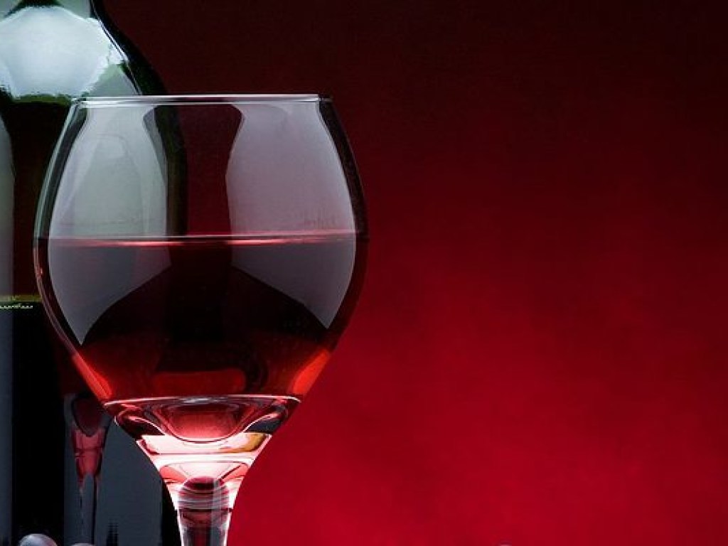 Медики назвали главные мифы о пользе вина