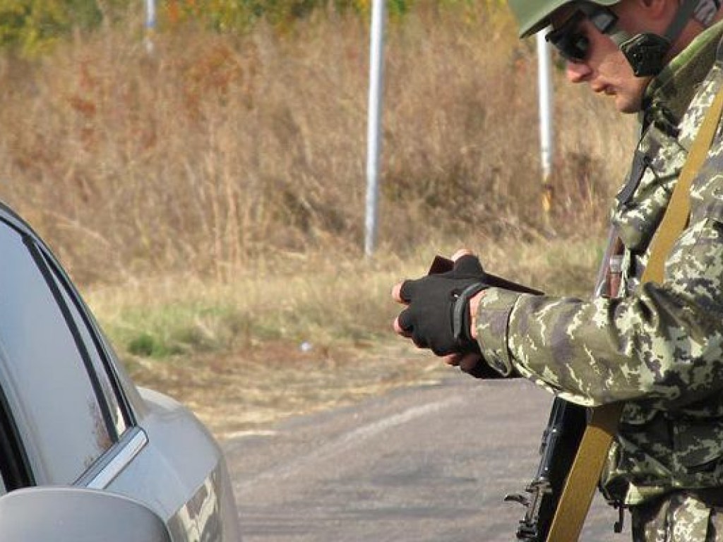 Поляк пытался вывезти партию перископов из Украины