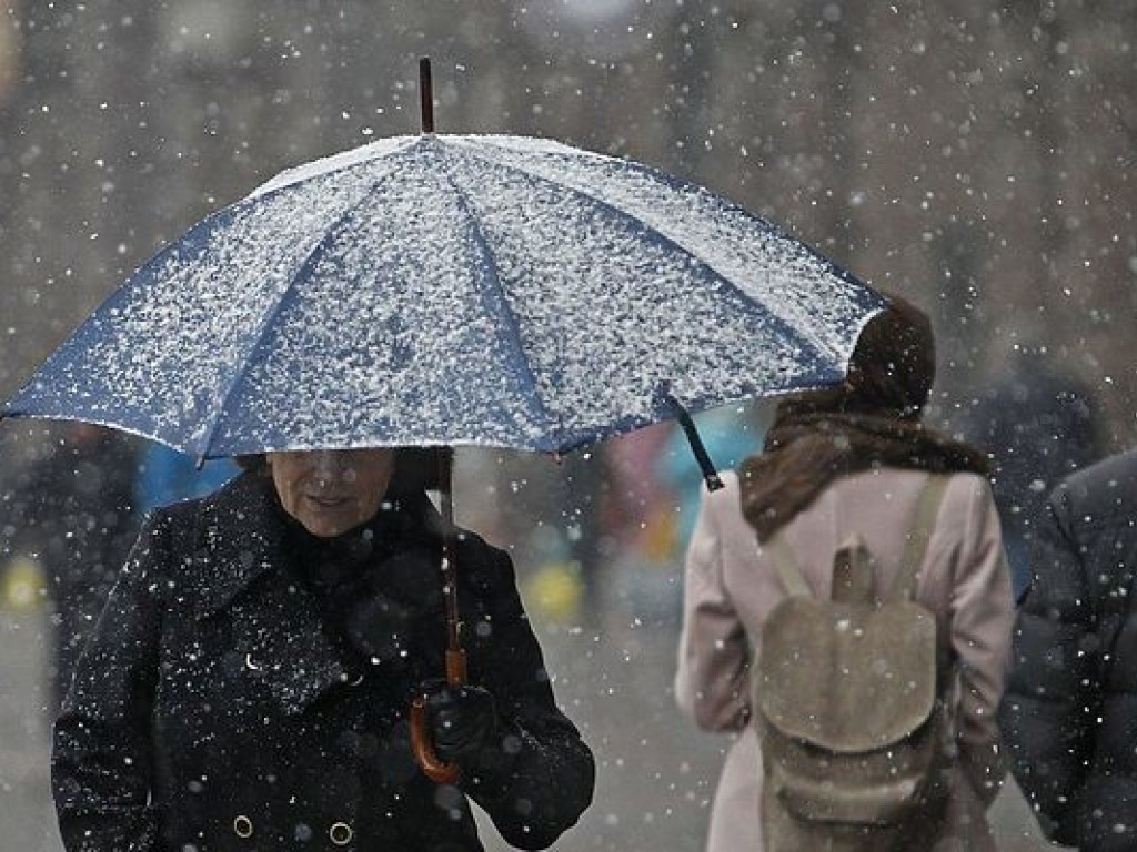 Погода на завтра: в Украине пройдут дожди с мокрым снегом