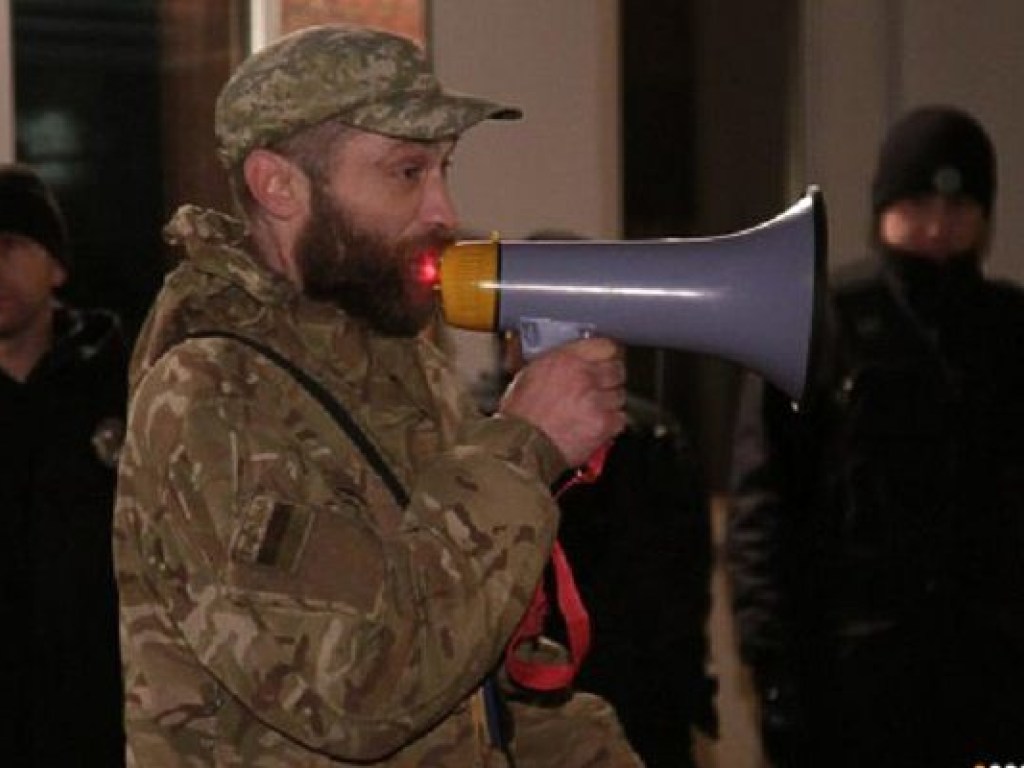 В Киеве под зданием МВД митингующие требовали освобождения подозерваемых в разбое членов ОУН