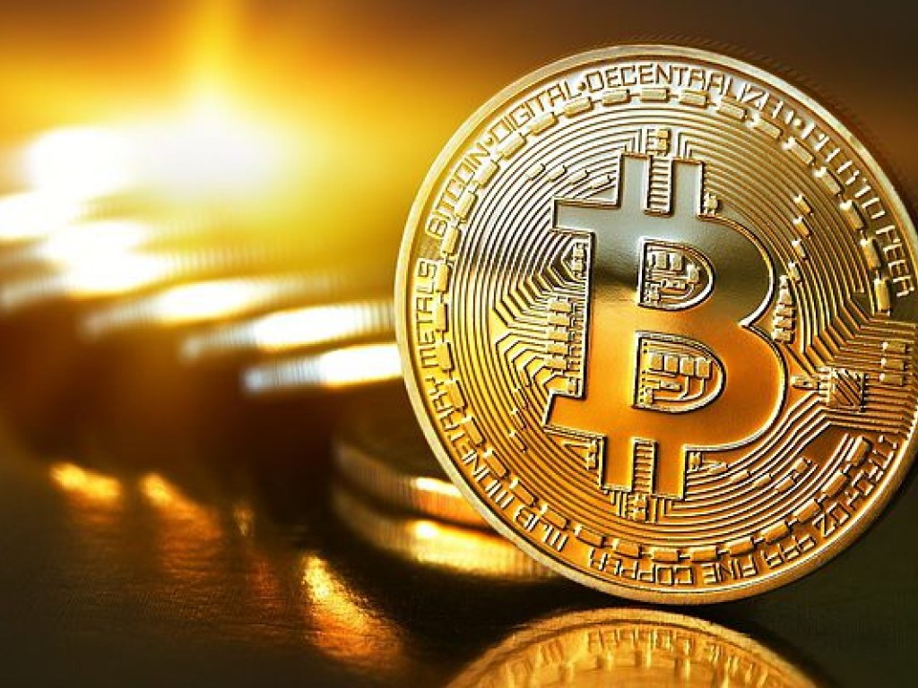 Курс Bitcoin  побил очередной рекорд: стоимость криптовалюты составила 9700 долларов