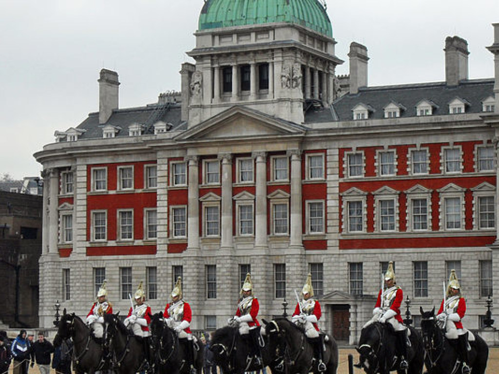 Моряки ВМС Великобритании впервые за 357 лет приняли участие в смене караула у Букингемского дворца