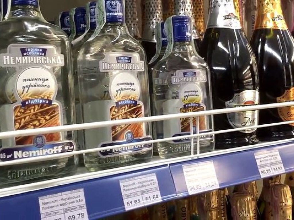 За последние шесть лет легальное производство водки в Украине сократилось в 2,5 раза