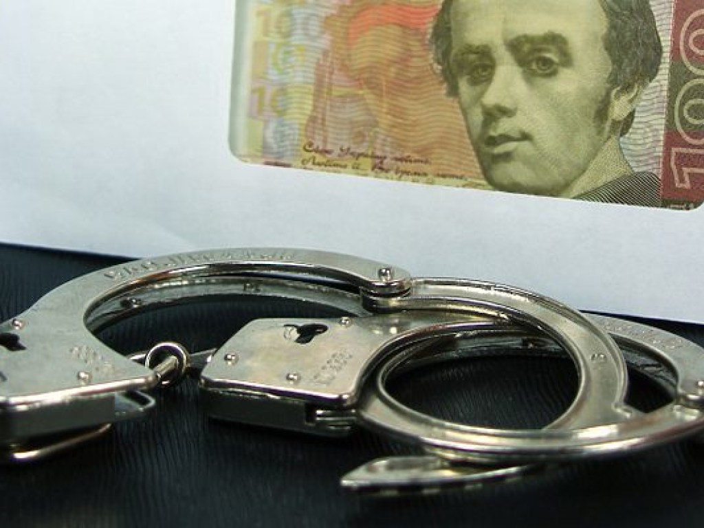 В Хмельницкой области полиция разоблачила на взятке руководителя отдела миграционной службы (ФОТО)