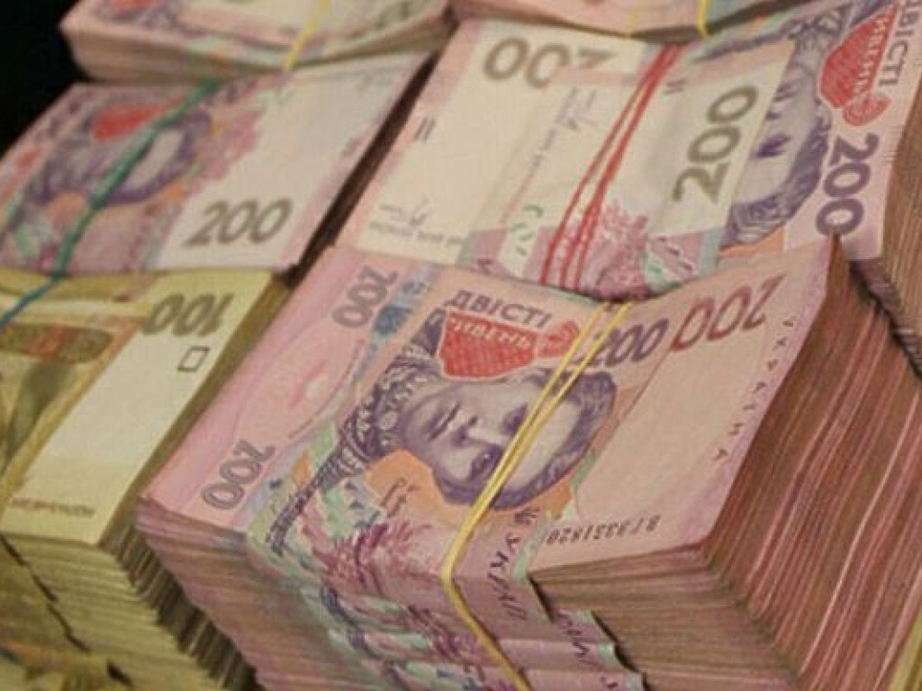 В Украине резко девальвировала гривна на межбанке