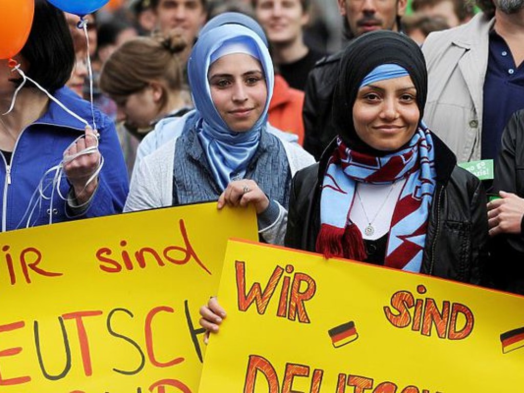 Депортируя арабских беженцев, Германия признает провал своей миграционной политики – европейский эксперт