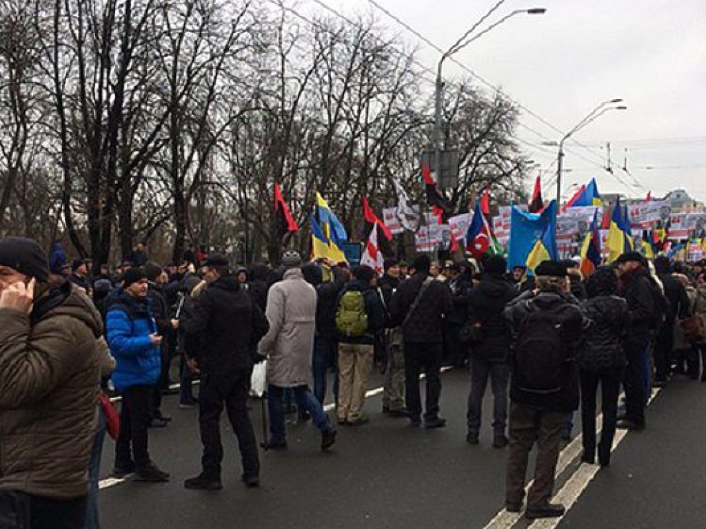Движение в центре Киева возобновили, около 500 митингующих  &#8212; на Европейской площади