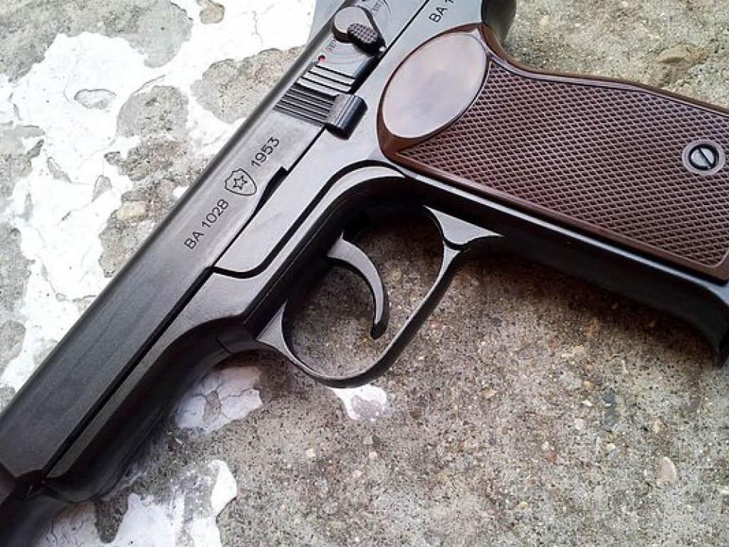 Неизвестные обстреляли троллейбус в Кривом Роге