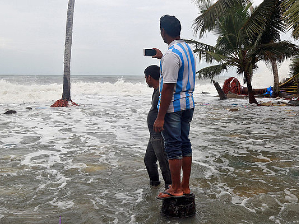В Индии в результате циклона «Окхи» погибли не менее 20 человек