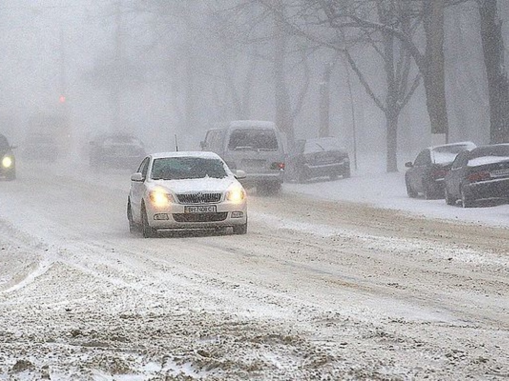 Во Львовской области из-за непогоды ограничили движение грузовиков на дорогах