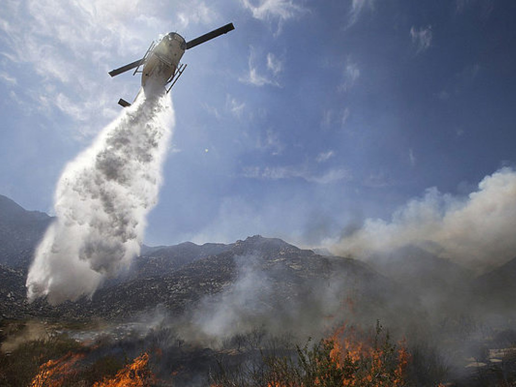Власти Калифорнии объявили ЧП в связи с масштабными лесными пожарами (ВИДЕО)